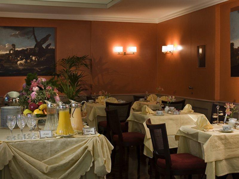 Hotel Dei Borgognoni Rzym Zewnętrze zdjęcie